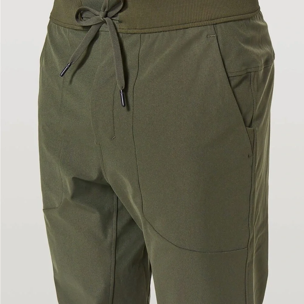 Lululemon ABC Jogger size medium dark Olive Green - Picture 2 of 2